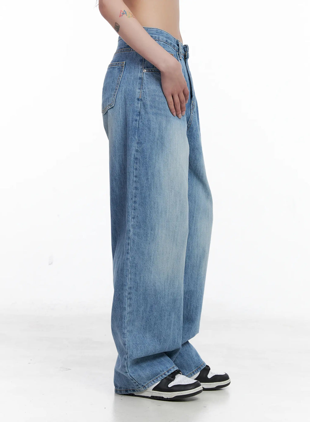 Aniyah Low-Rise Wide-Leg Jeans CS529