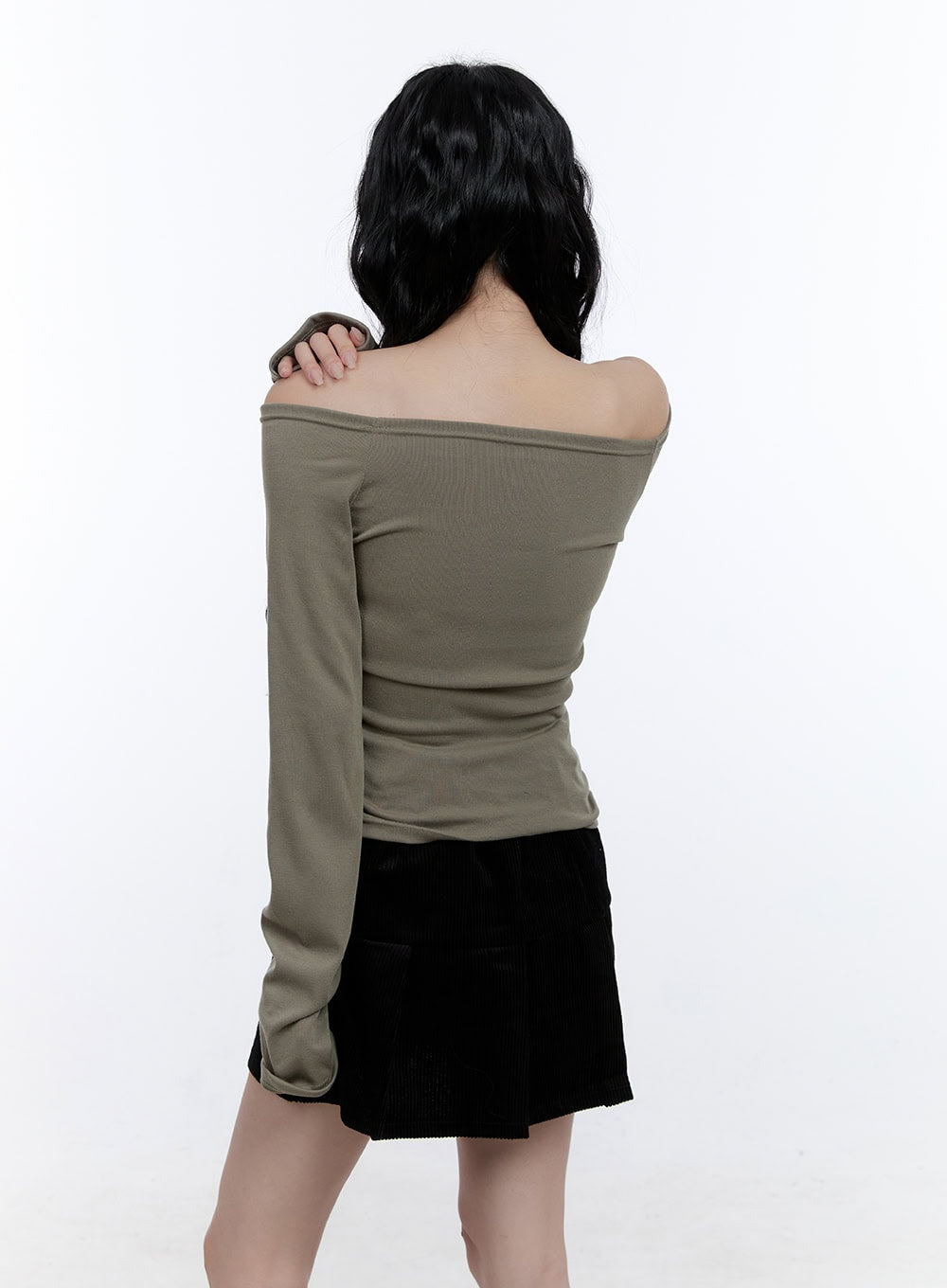 Essential Off-Shoulder Long Sleeve Top CD419