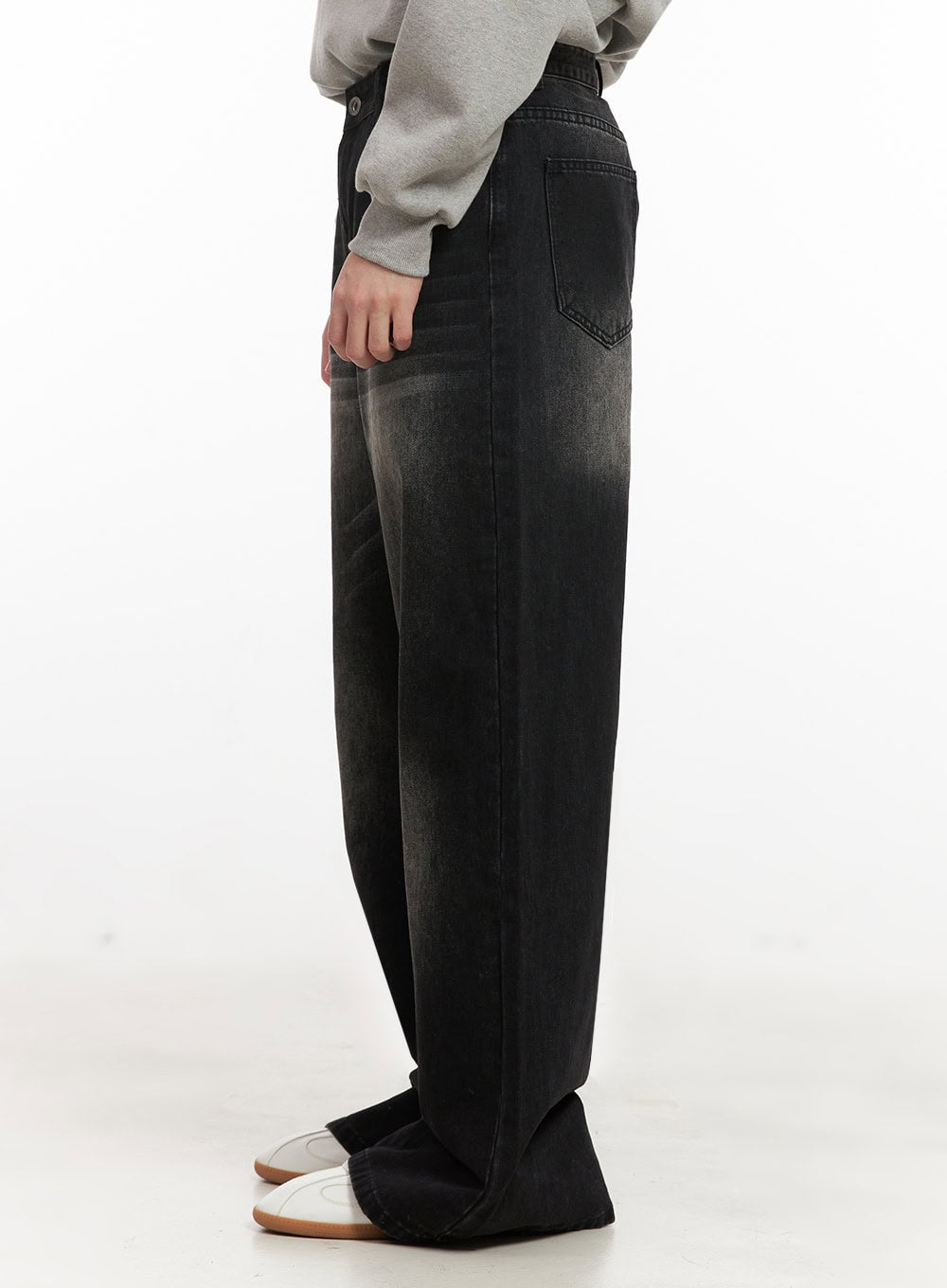 Men's Washed Relaxed-Fit Jeans (Black) IJ517