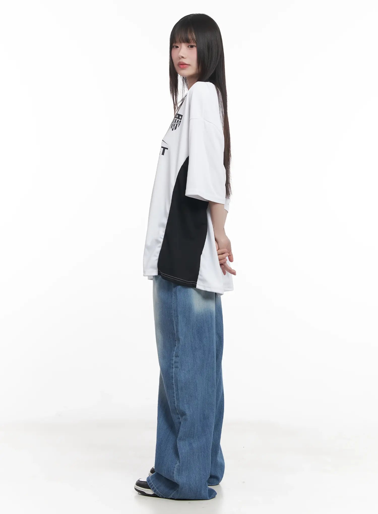 Oversized Graphic V-Neck Jersey CU518