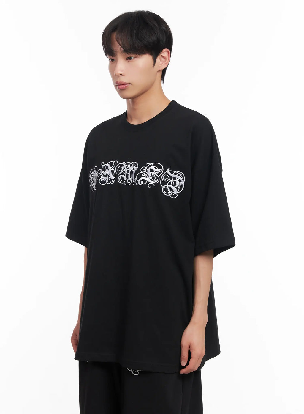 Men's Embroidered Graphic Tee IU518