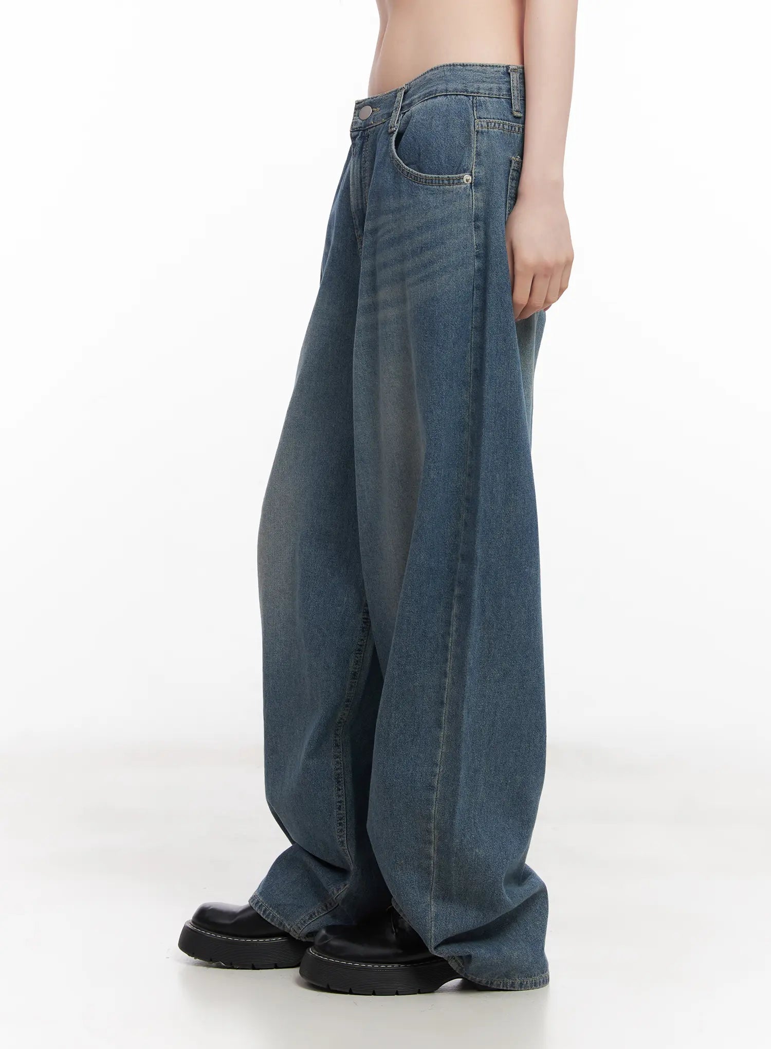 Chaewon Washed Wide-Leg Jeans CU511