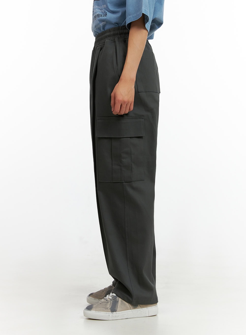 Men's Solid Cargo Pants (Dark Gray) IU414