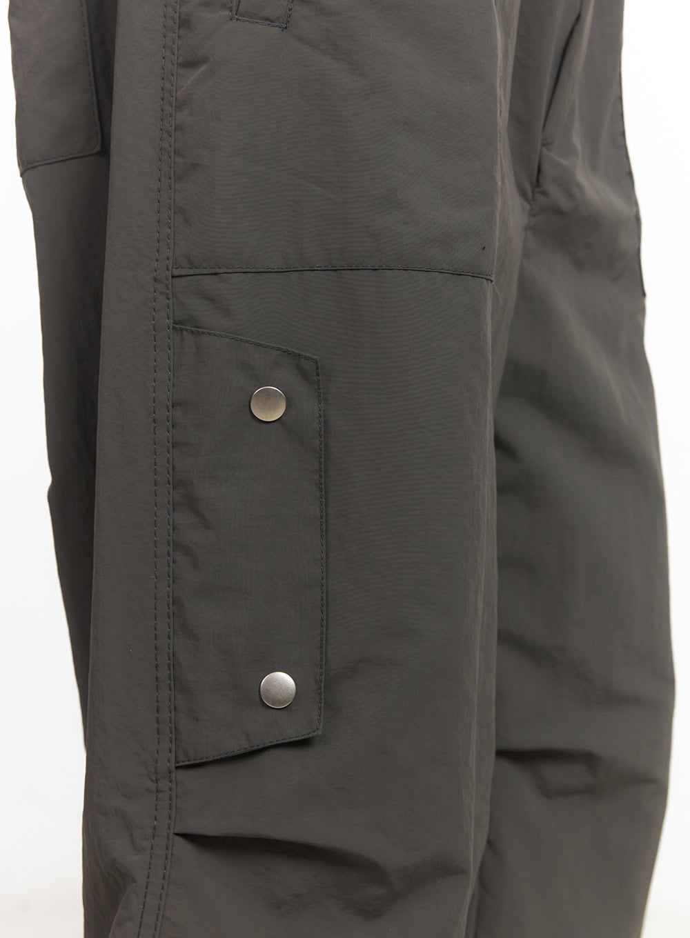 Men's Nylon Pocketed Wide-Fit Shorts IA510