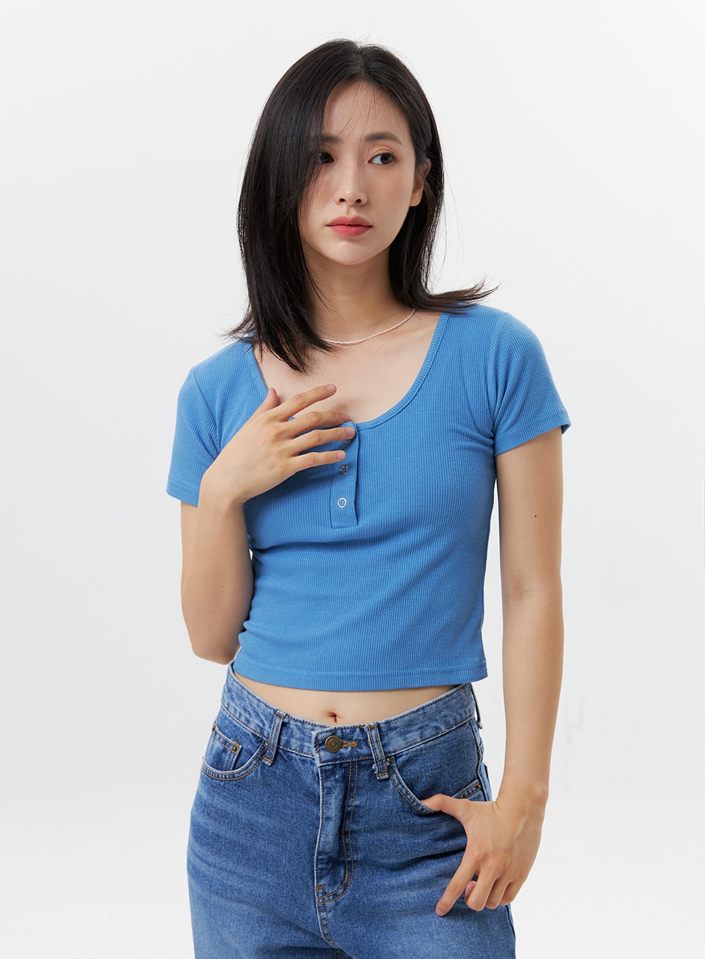 Buttoned U-Neck Crop Tee OG318