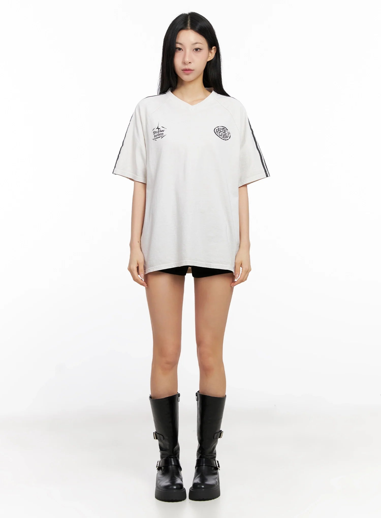 Relaxed-Fit V-Neck Graphic T-Shirt IG508