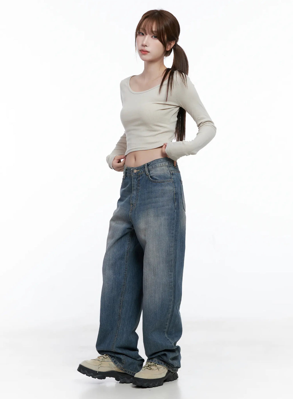 Basic U-Neck Long Sleeve Crop Tee CG529