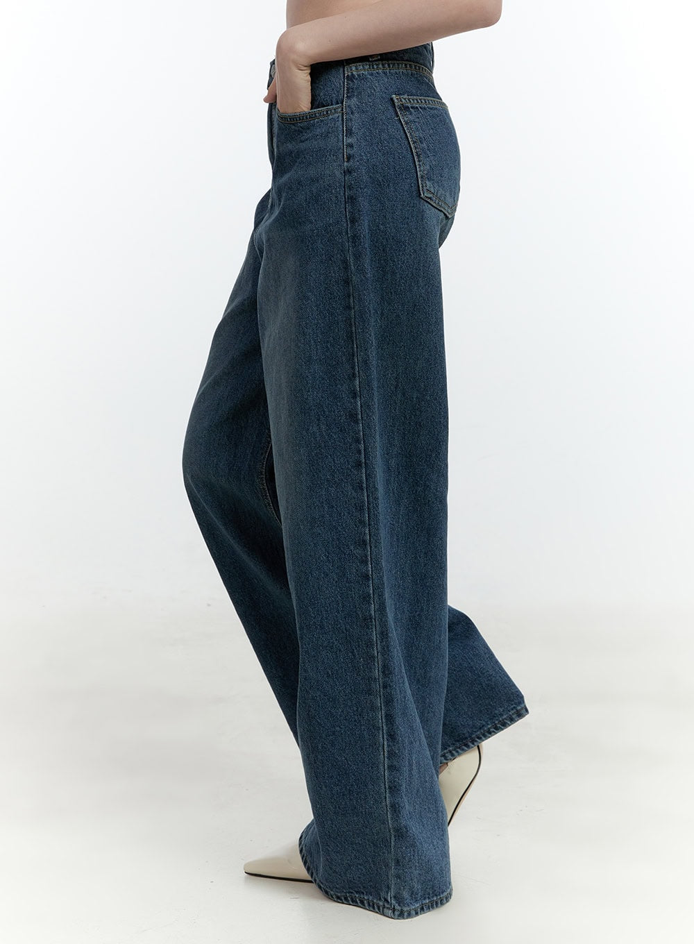 Klaudia Wide-Leg Jeans CF503