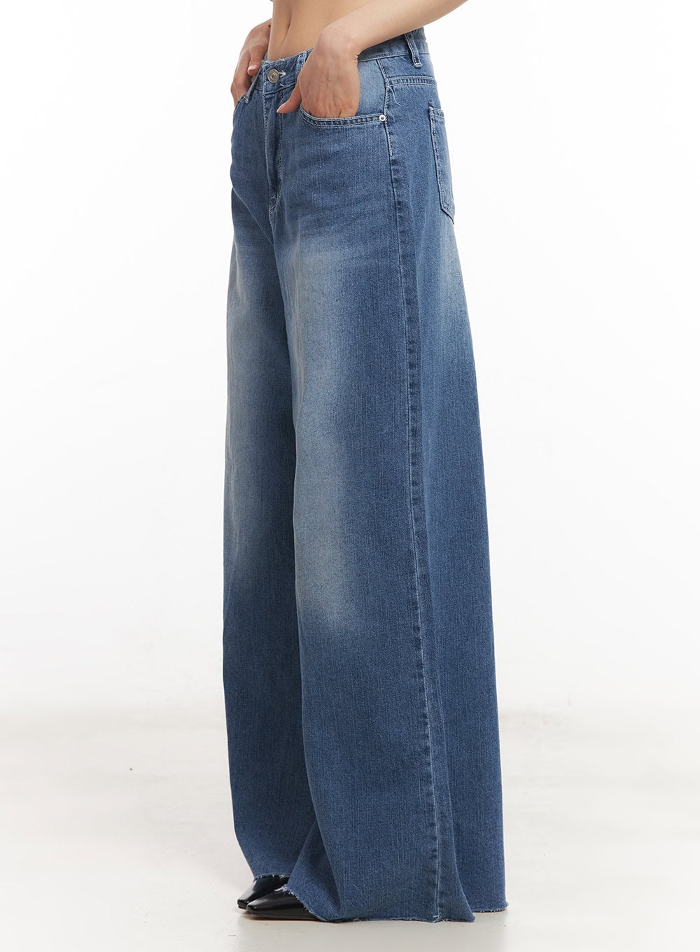 Jayn Distressed Flare Wide-Leg Jeans CA504