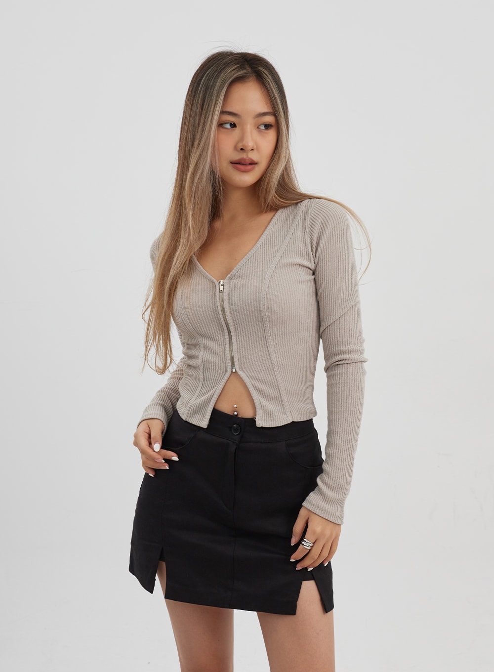 V-Neck Ribbed Knit Cropped Zip-Up CJ326