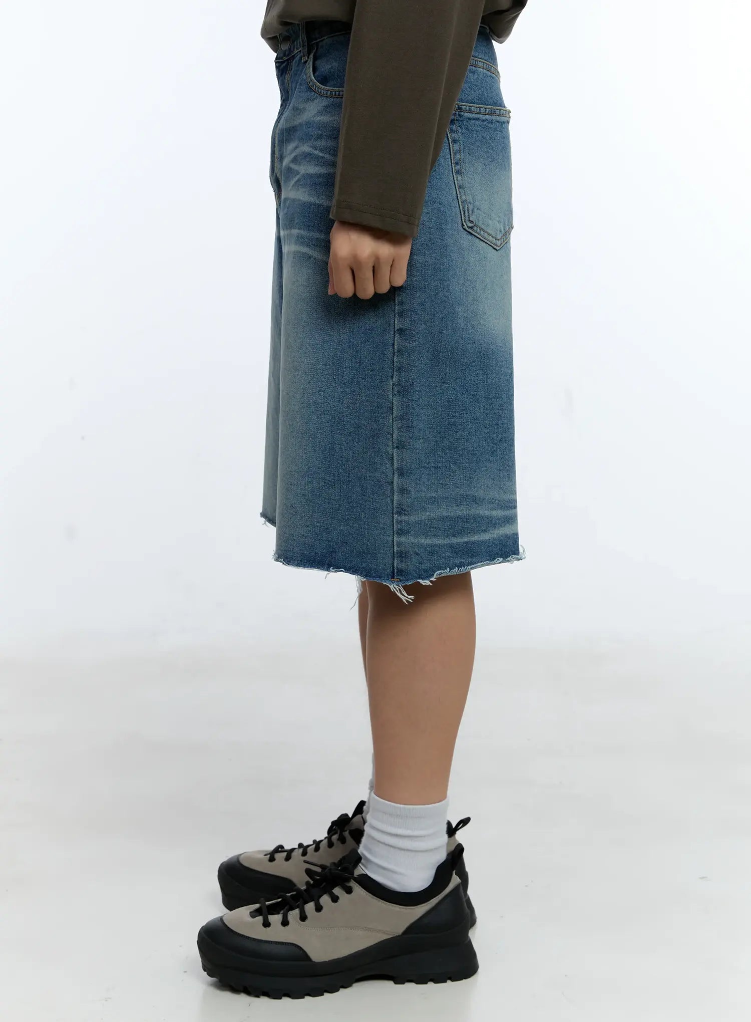 Men's Raw Hem Denim Bermuda Shorts IG515