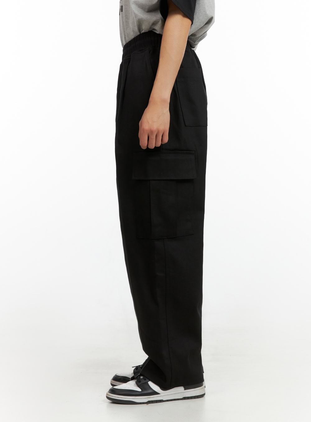 Men's Solid Cargo Pants (Black) IU412