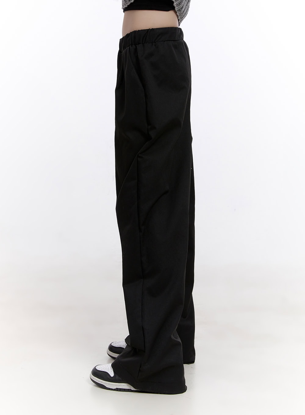 Essential Wide-Fit Sweatpants CF511