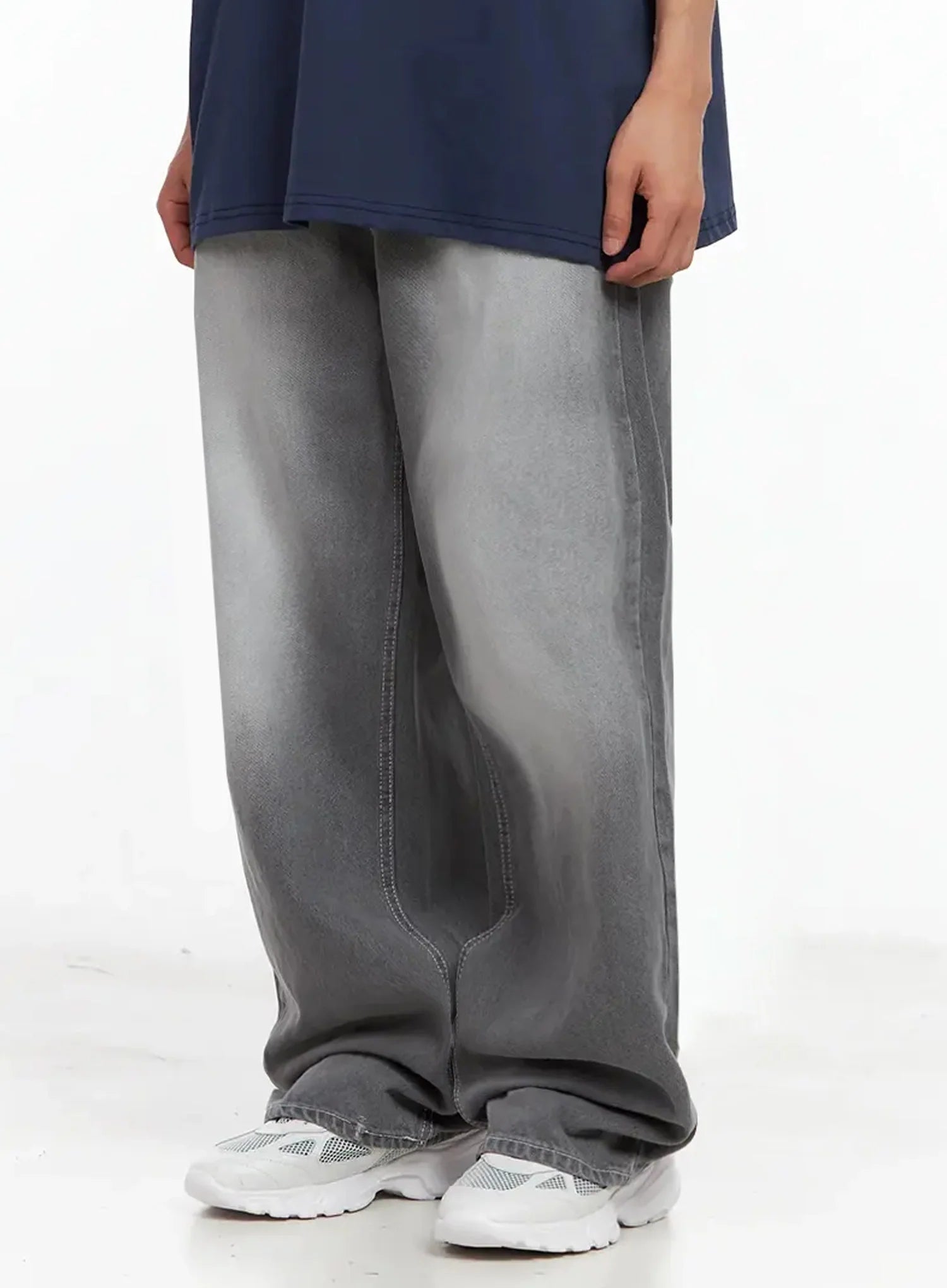 Men's Gray Vintage-Wash Jeans IL516