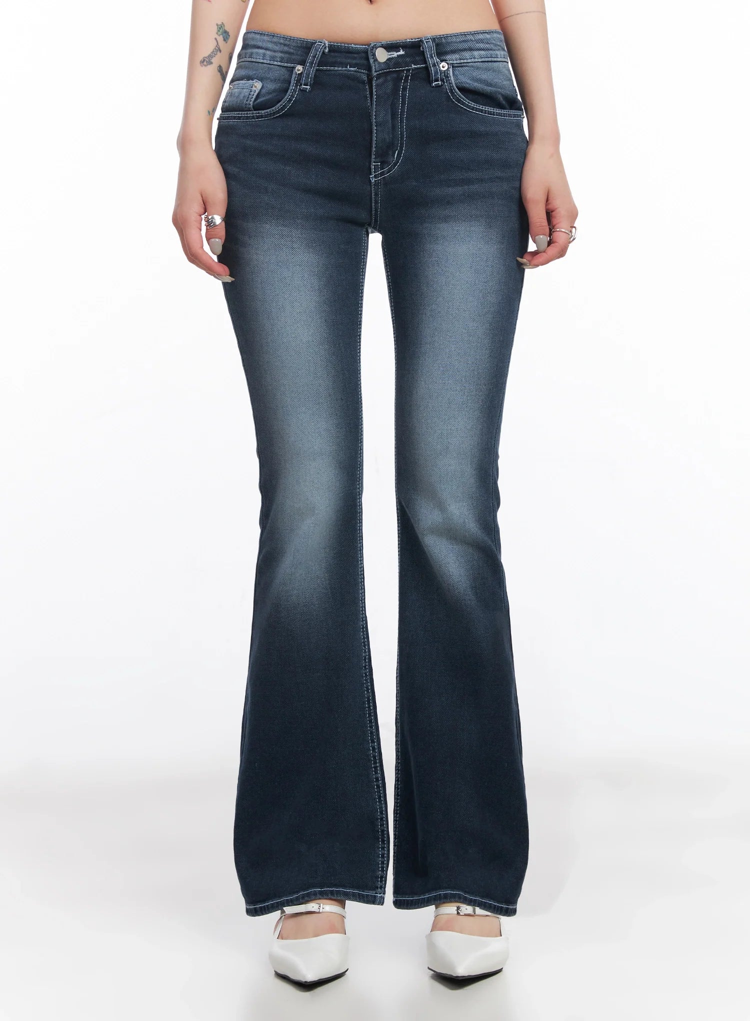 Xinyu Low-Rise Flared Denim Pants  IC503