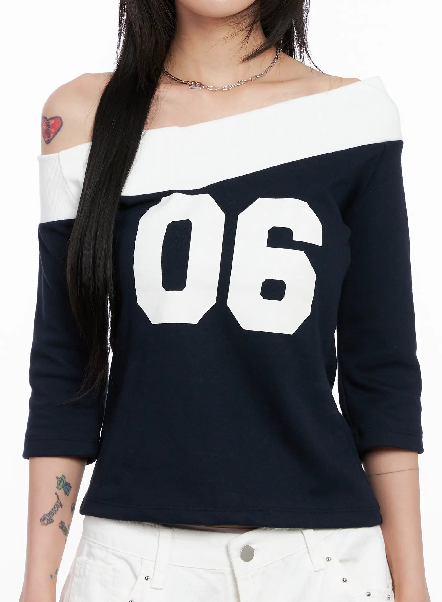 Contrast Number Off-Shoulder Tee CL525