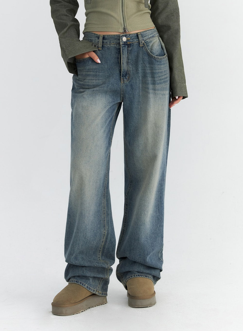Wide-Fit Washed Jeans CO313