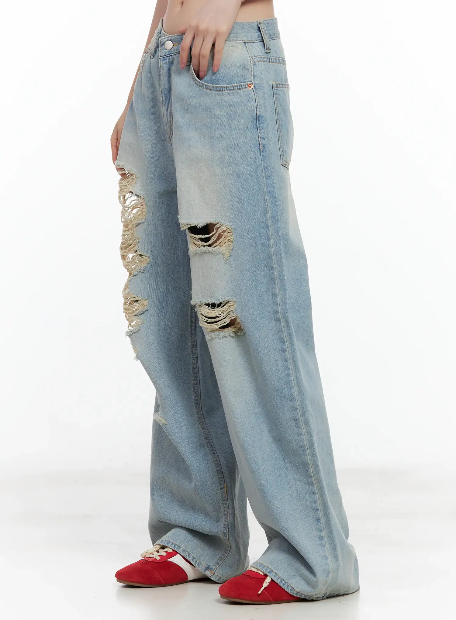 Gyuri Dirty-Wash Distressed Wide Jeans CU530