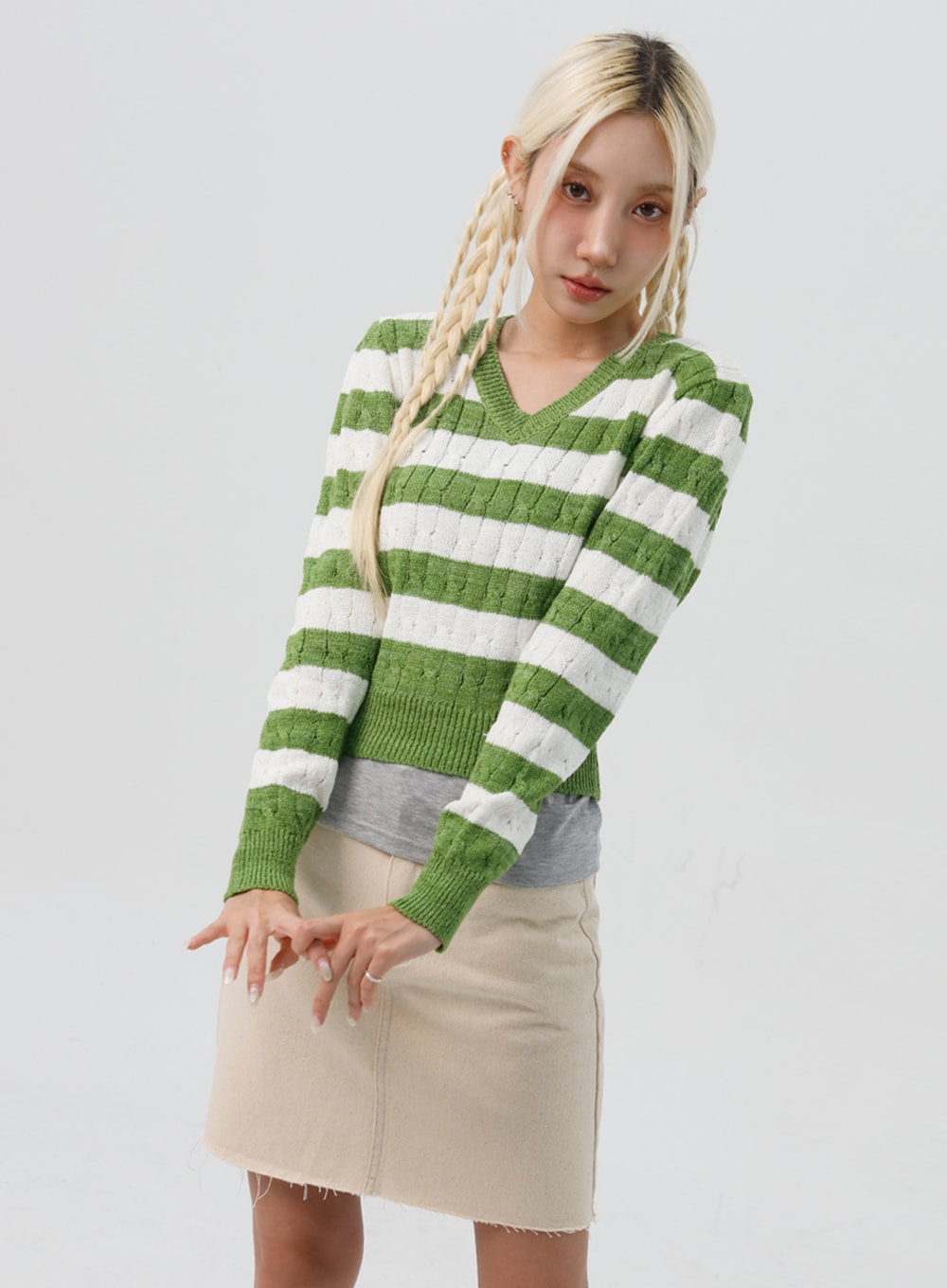 Striped V-Neck Sweater IS307