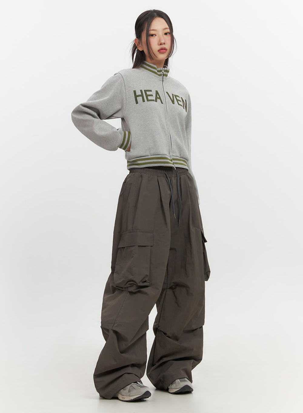 Pocketed Wide-Leg Cargo Pants IF510