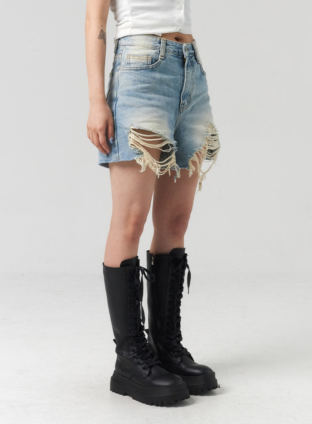 Light Ripped Denim Shorts CL318