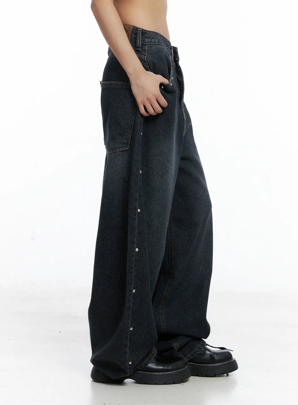 Rivet Detail Washed Wide-Leg Jeans CS505