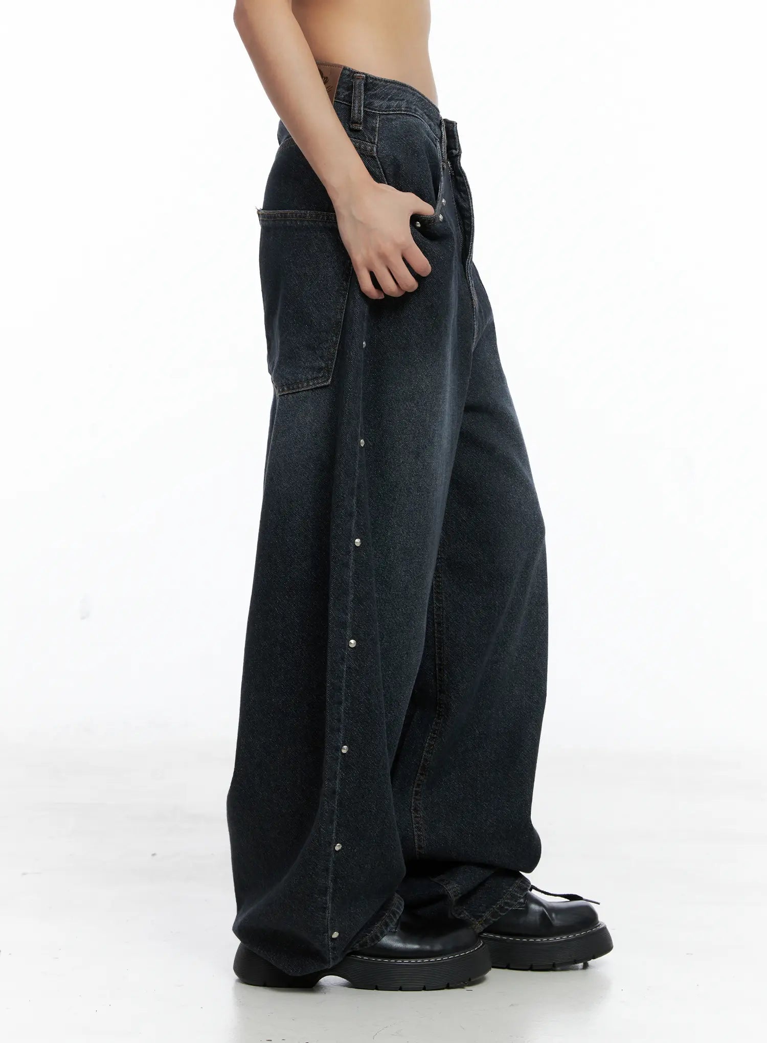 Rivet Detail Washed Wide-Leg Jeans CS505
