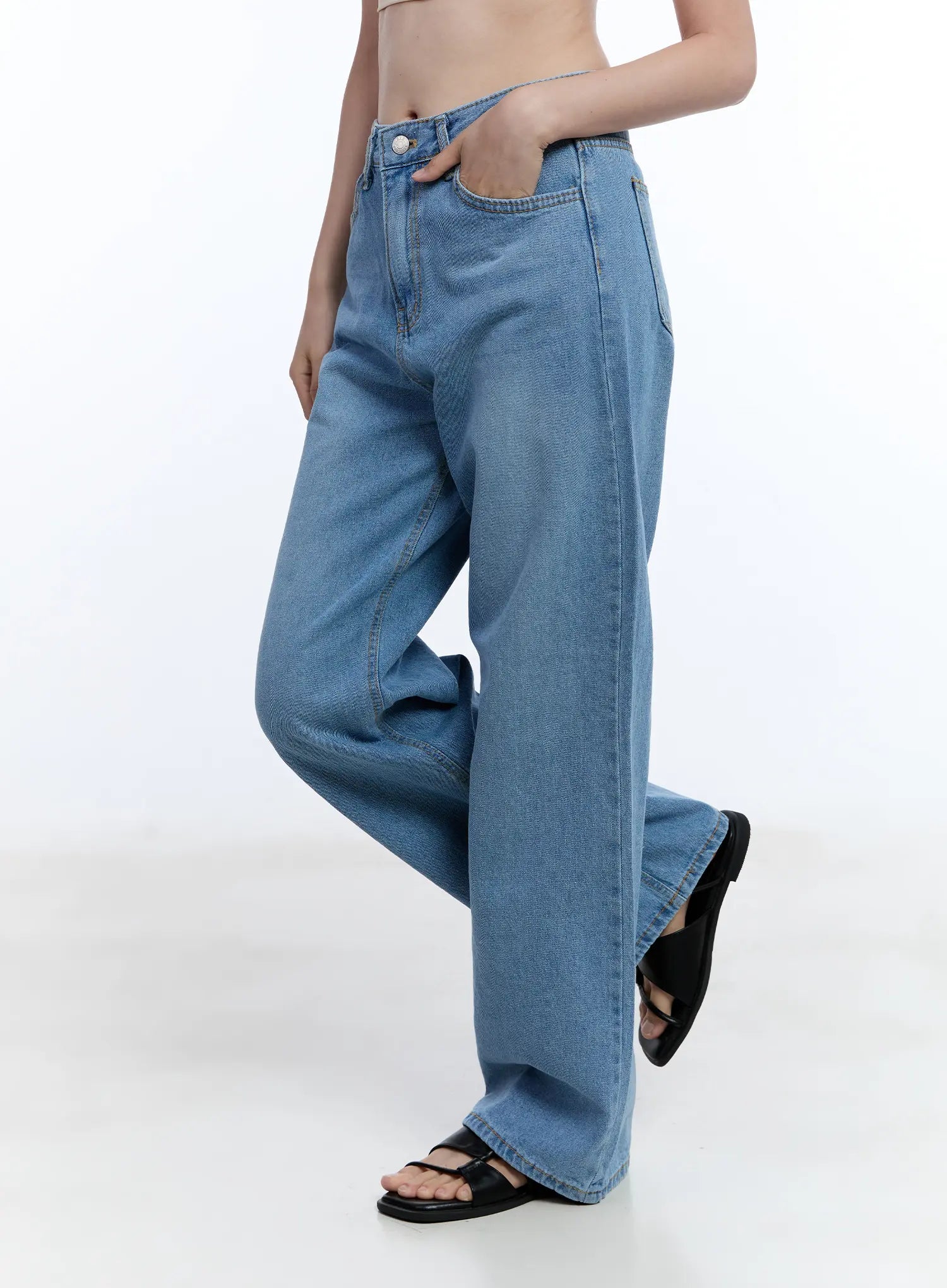 Jisoo Straight-Fit Jeans CU513