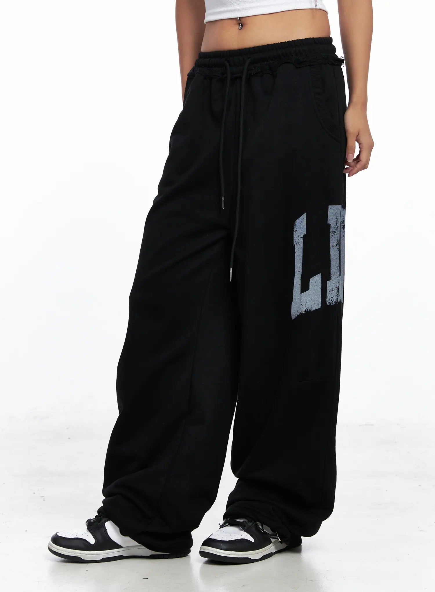 Side Graphic Wide-Leg Sweatpants CO510