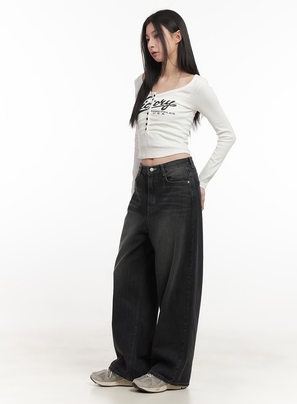 Buttoned Slim-Fit Crop Top CF514