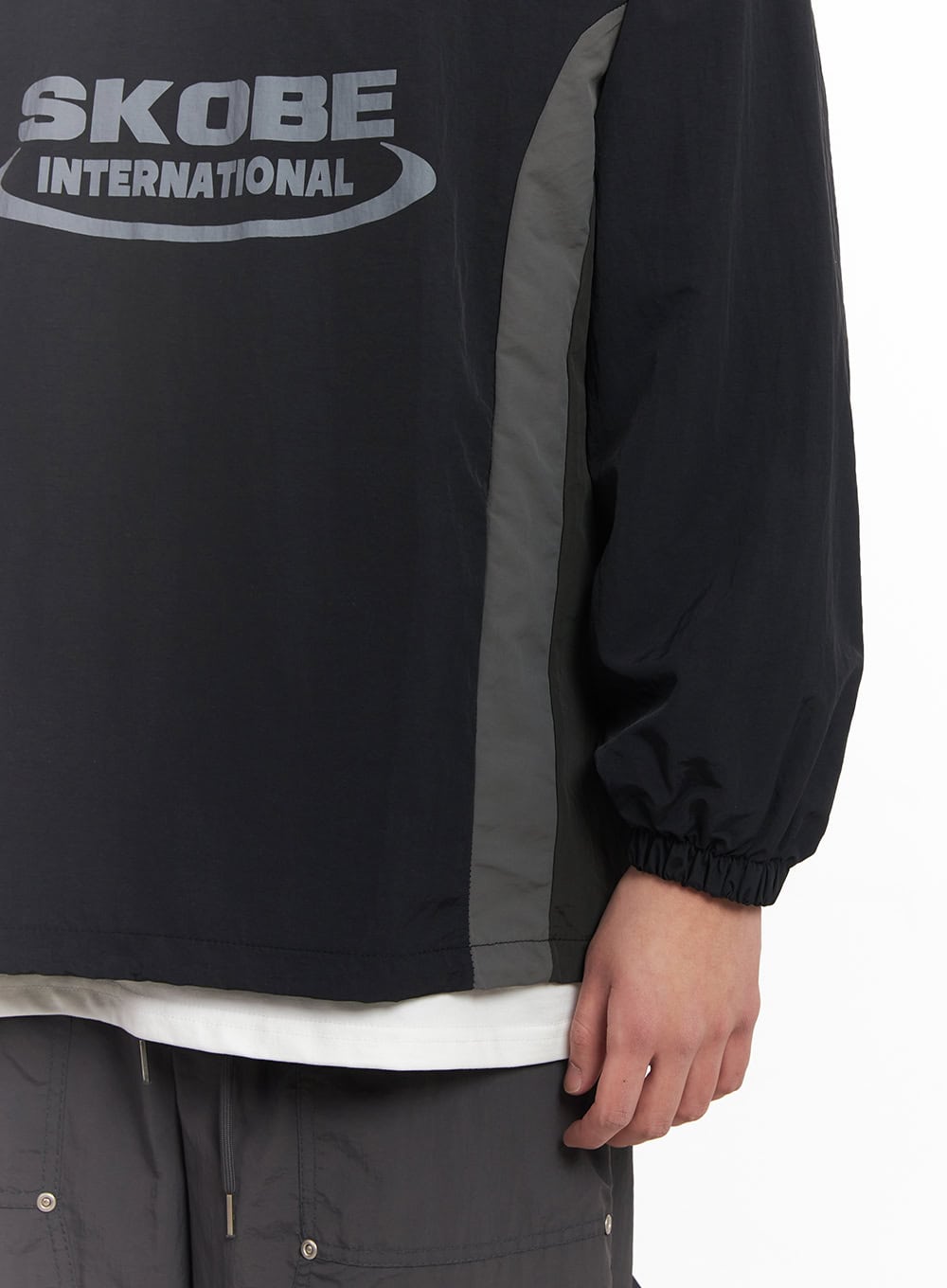 Men's V-Neck Nylon Sweatshirt (Black) IM517
