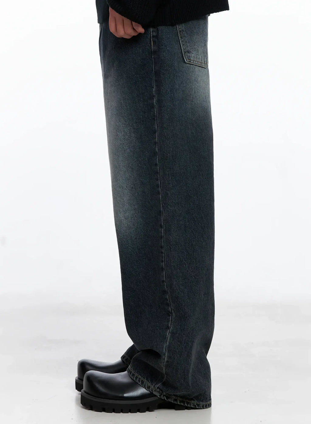 Men's Relaxed-Fit Washed Jeans IS509