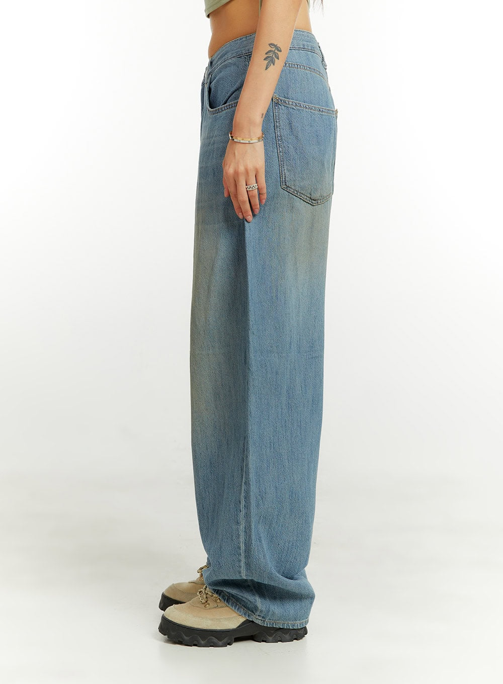 Low Rise Wide Fit Baggy Jeans CU421