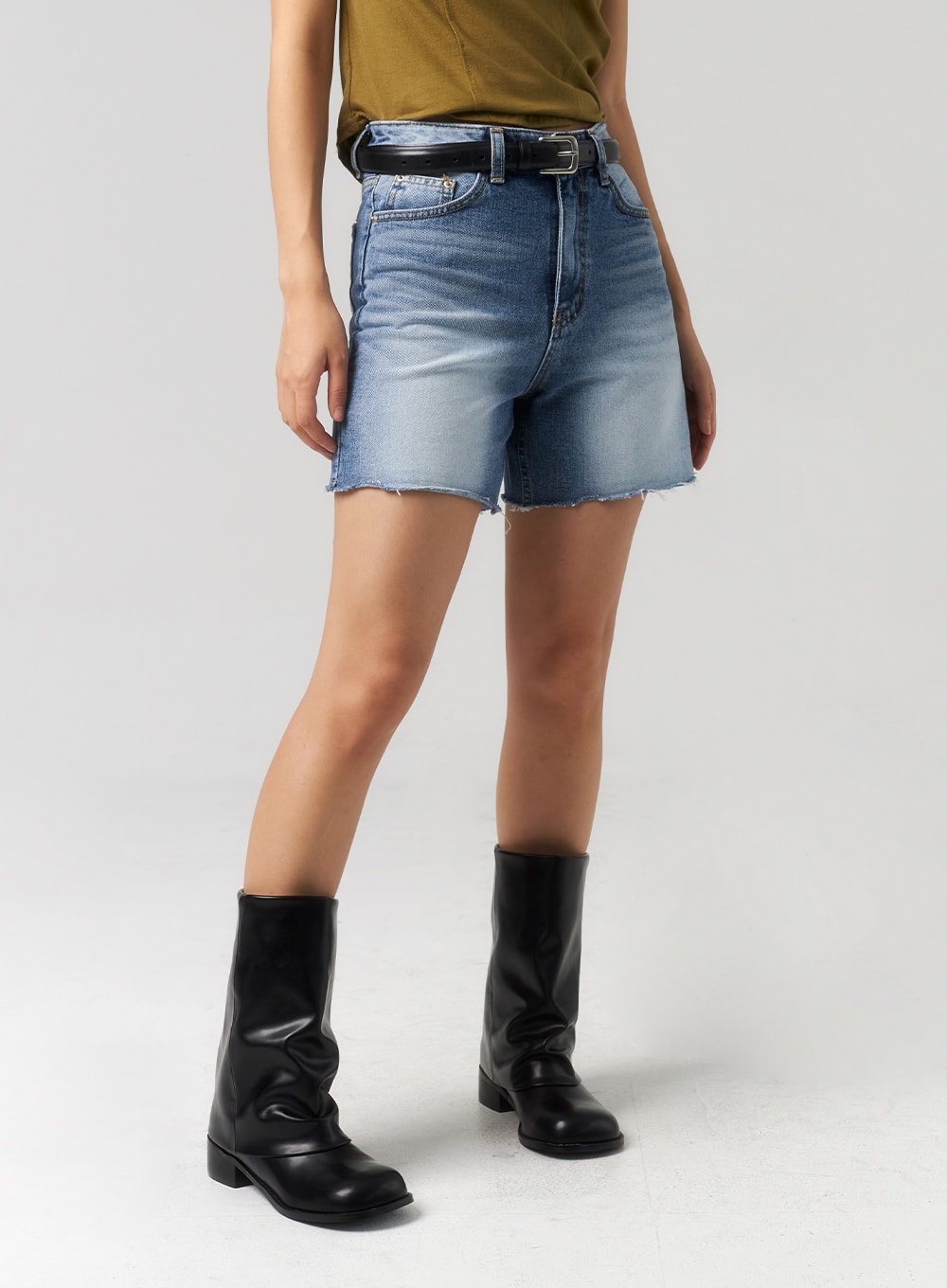 Mid-Wash Denim Shorts CU328