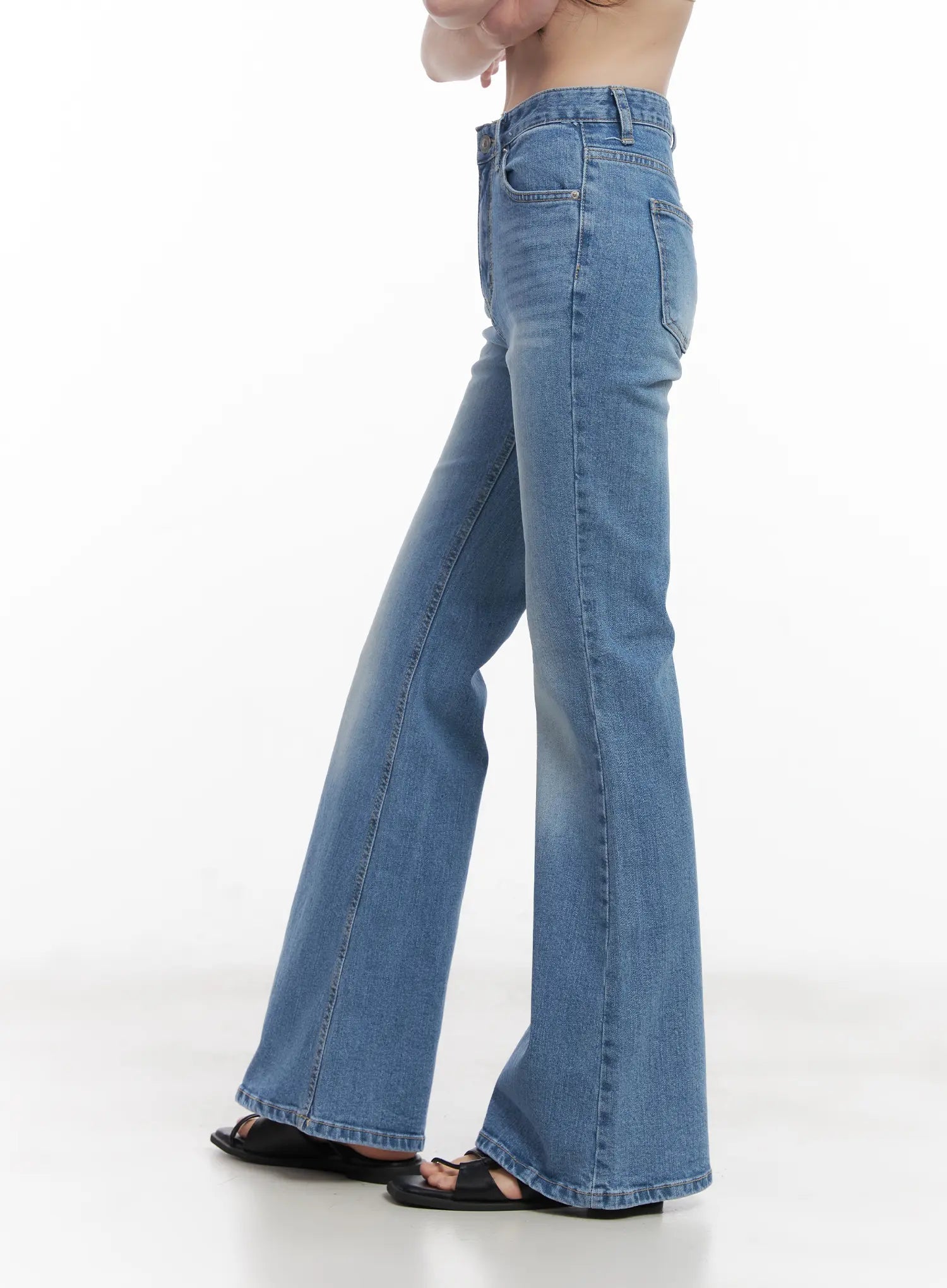 Wonyoung Slim-Fit Flared Jeans CU520