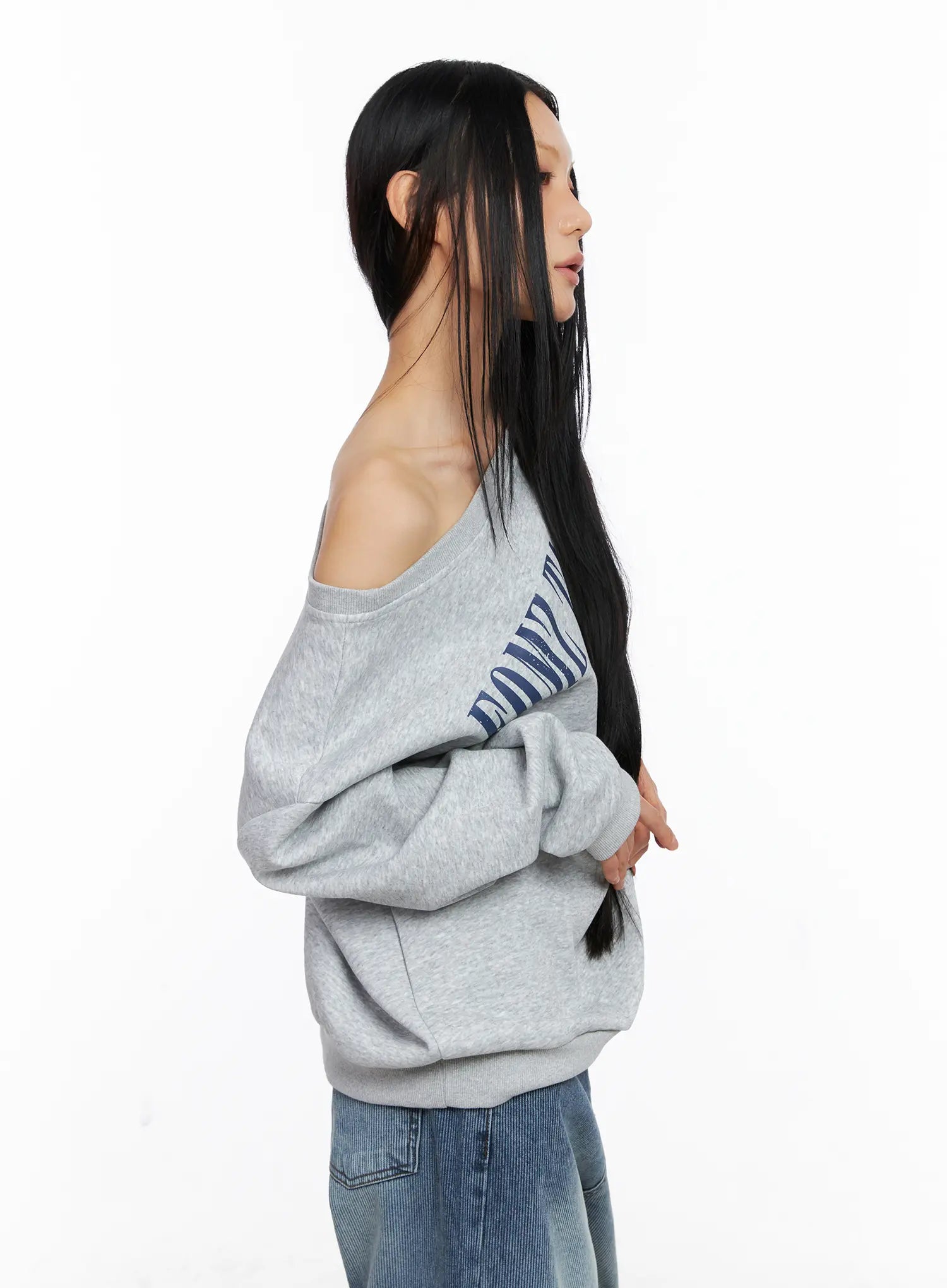 One-Shoulder Graphic Lettering Sweatshirt CS509