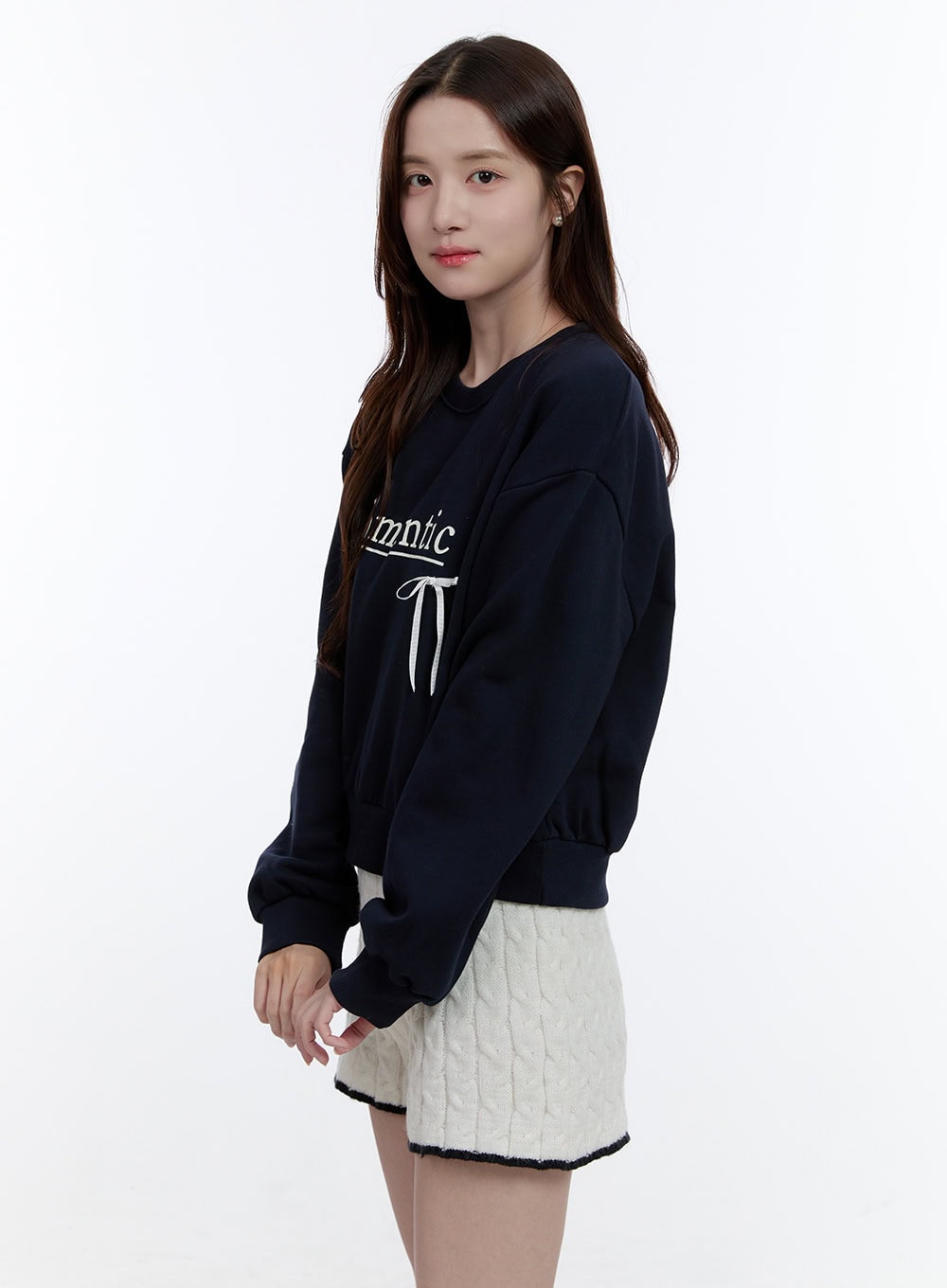 Cozy Ribbon Lettering Sweatshirt OO407