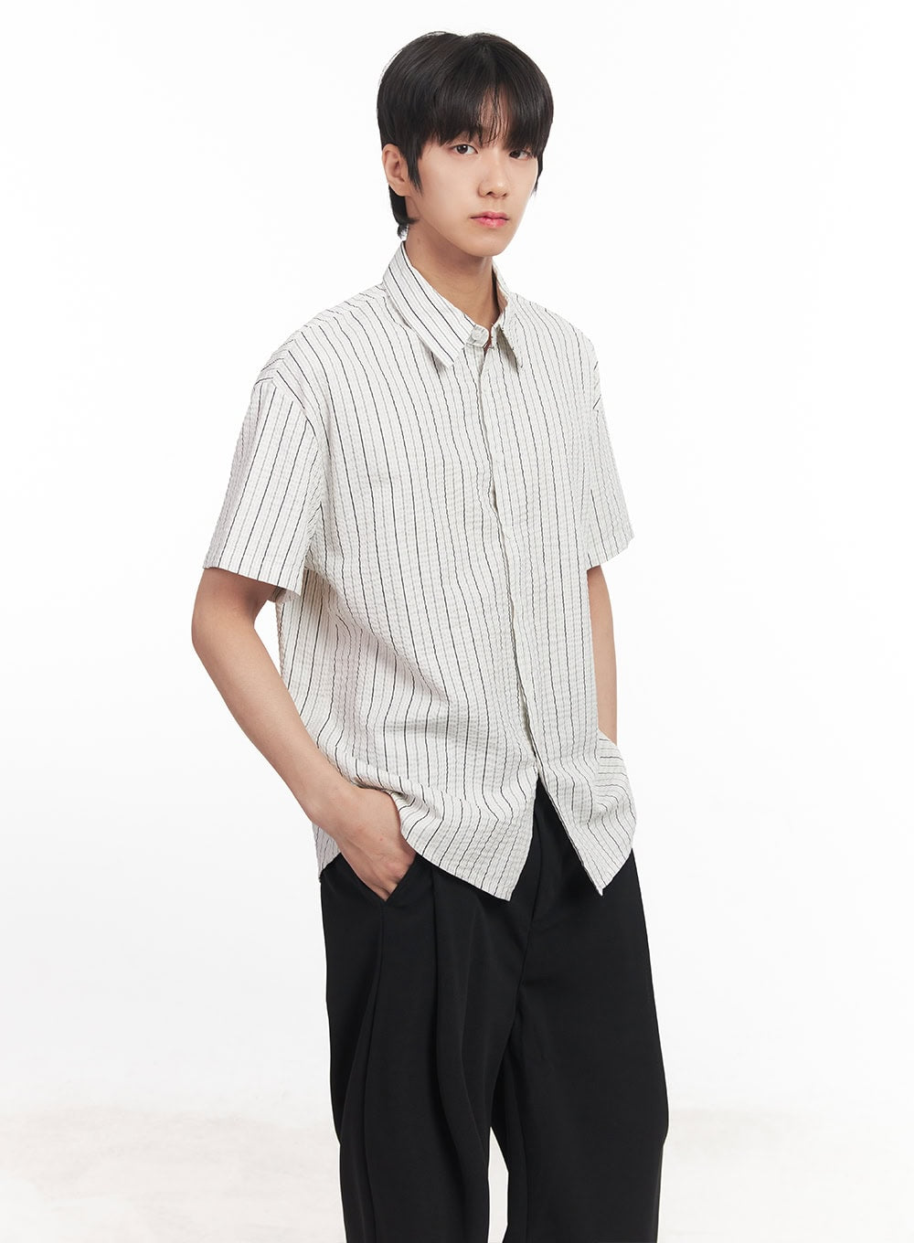 Men's Striped Loose-Fit Collared Shirt IA510