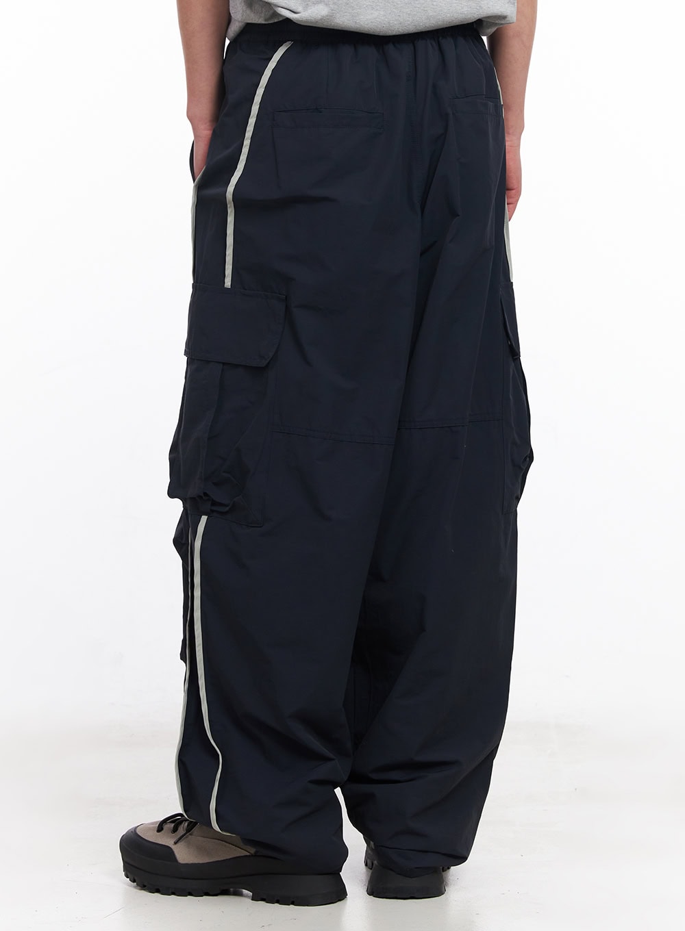 Men's Cargo Balloon-Fit Windbreaker Pants (Dark blue) IU512