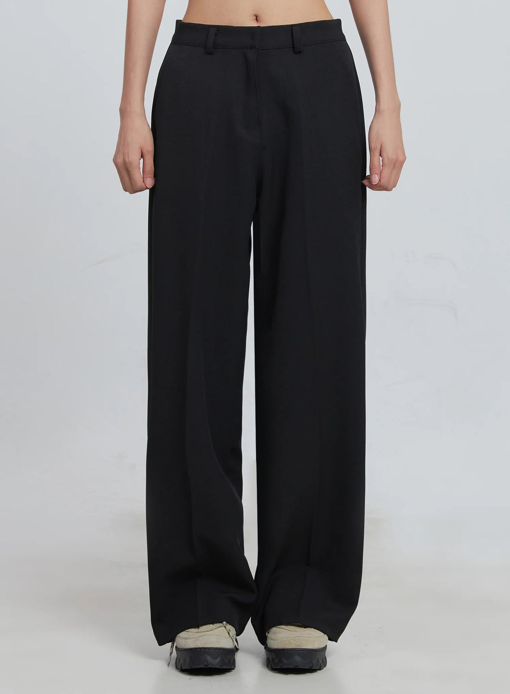 Classic Wide-Fit Slacks (Black) IU512