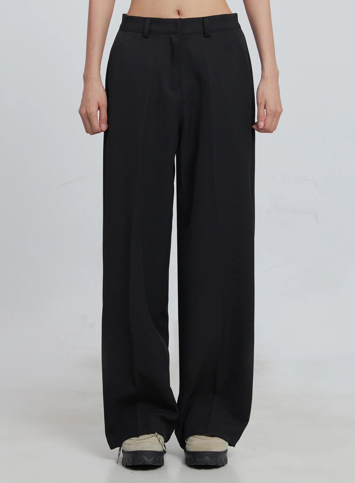Classic Wide-Fit Slacks (Black) IU512