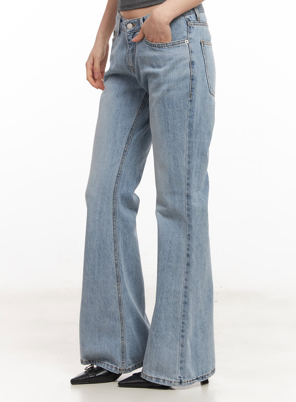 Vesper Low-Rise Bootcut Jeans CA516