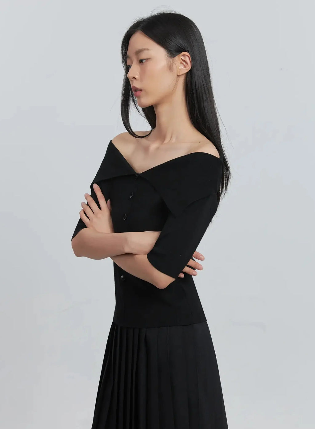 Off-Shoulder Buttoned Tee IU512