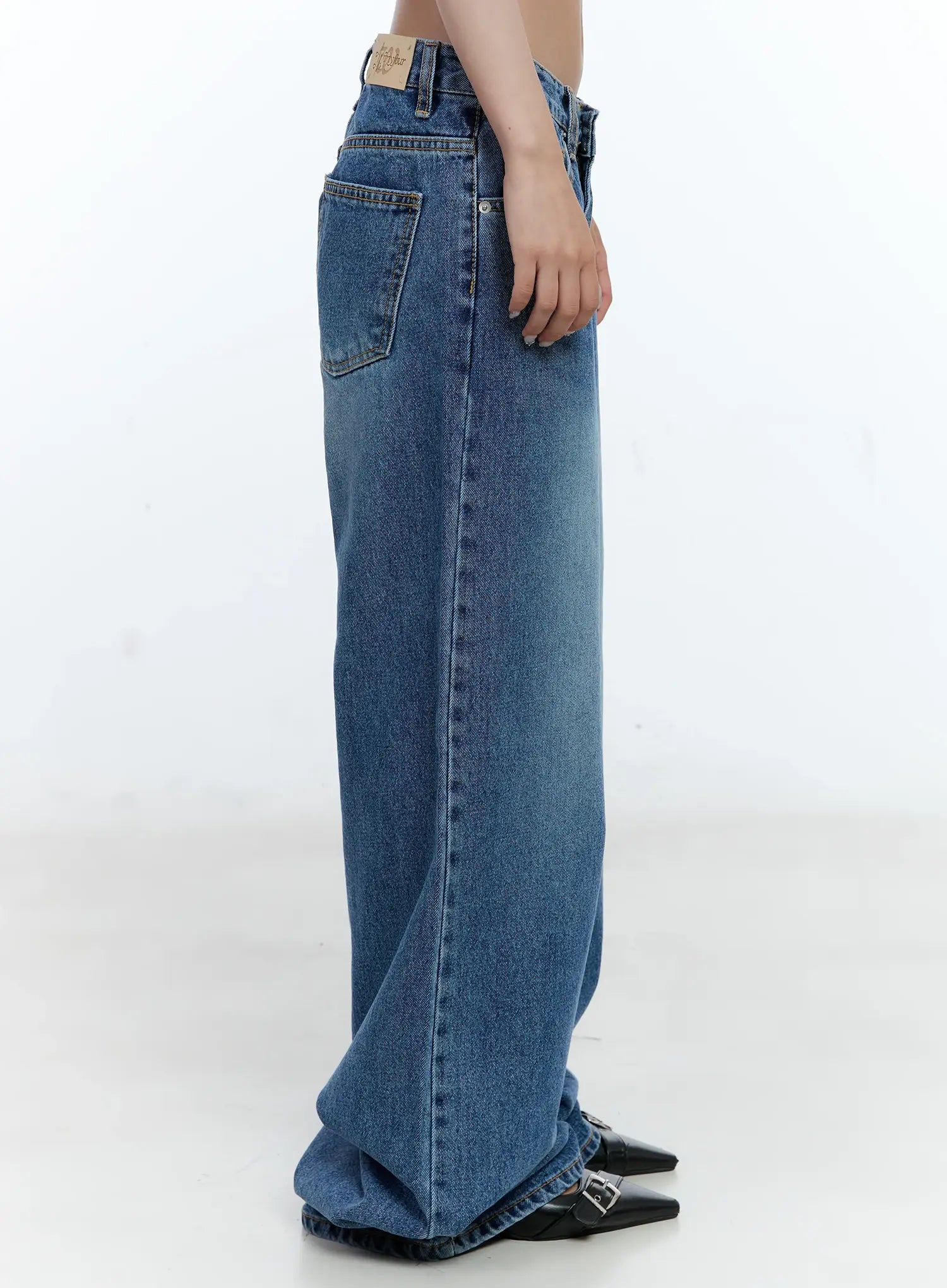 Dahye Washed Relaxed-Fit Denim Jeans CL530