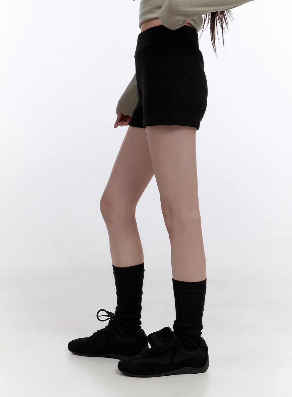 Slim-Fit Solid Shorts CO418