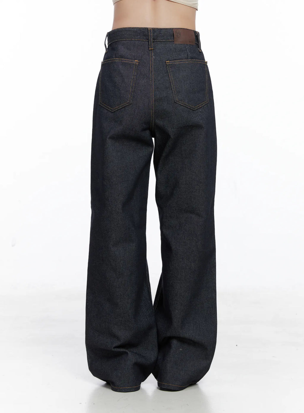 Reyna Non-Fade Relaxed Jeans CS519