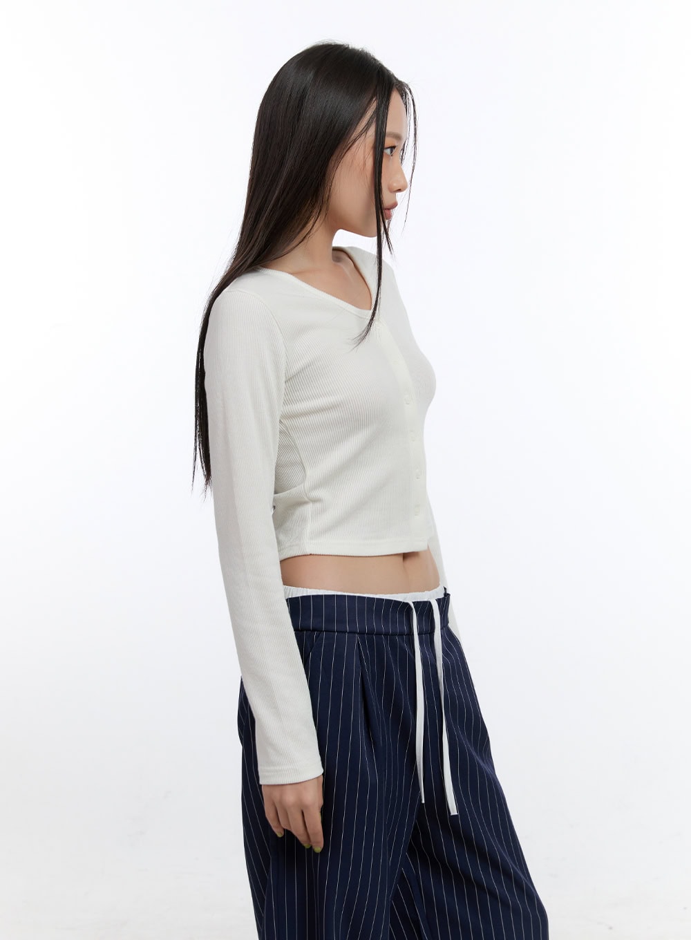 V-Neck Buttoned Crop Cardigan CO431