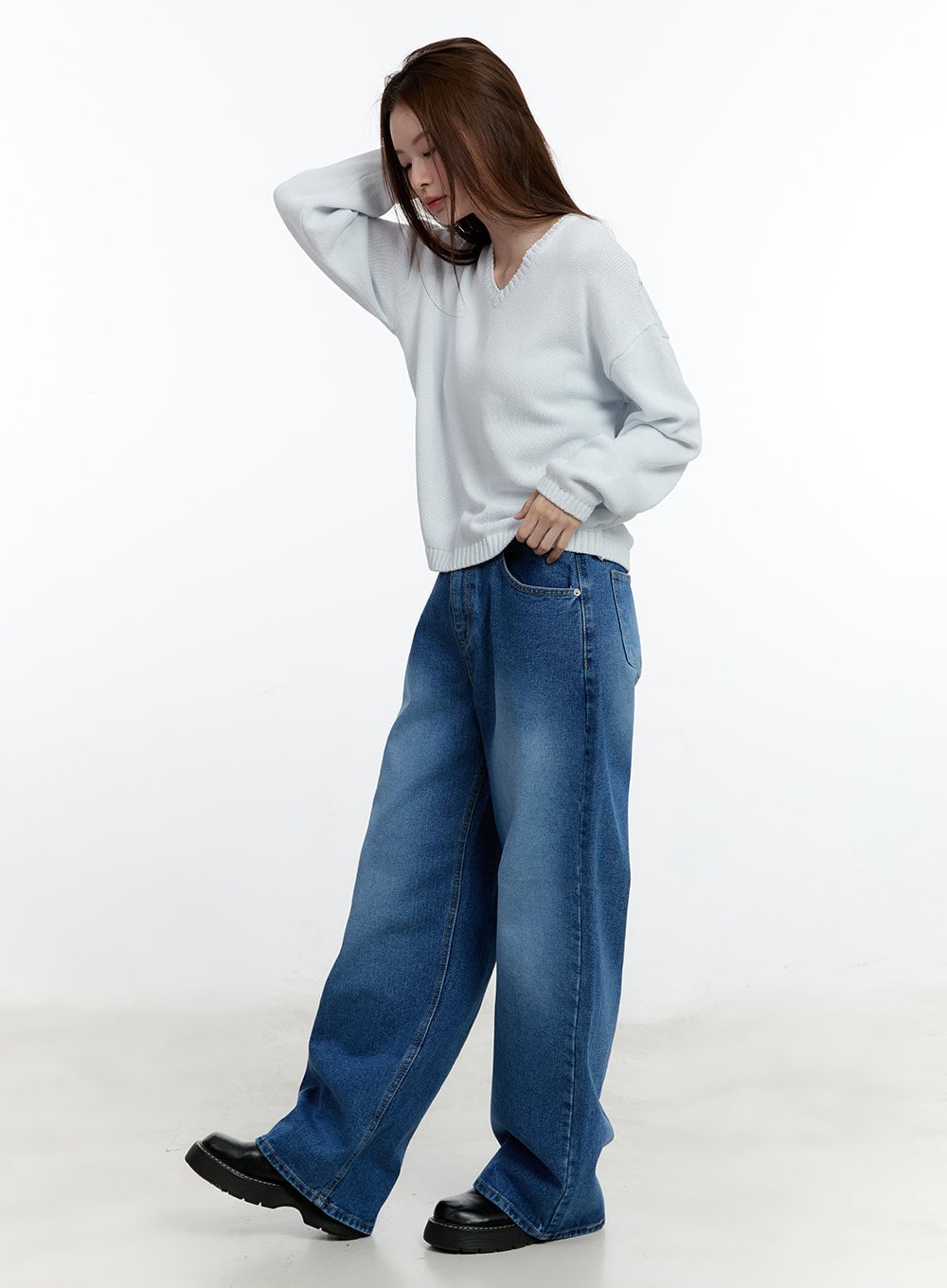 Cozy Relaxed-Fit V-Neck Sweater  CM521