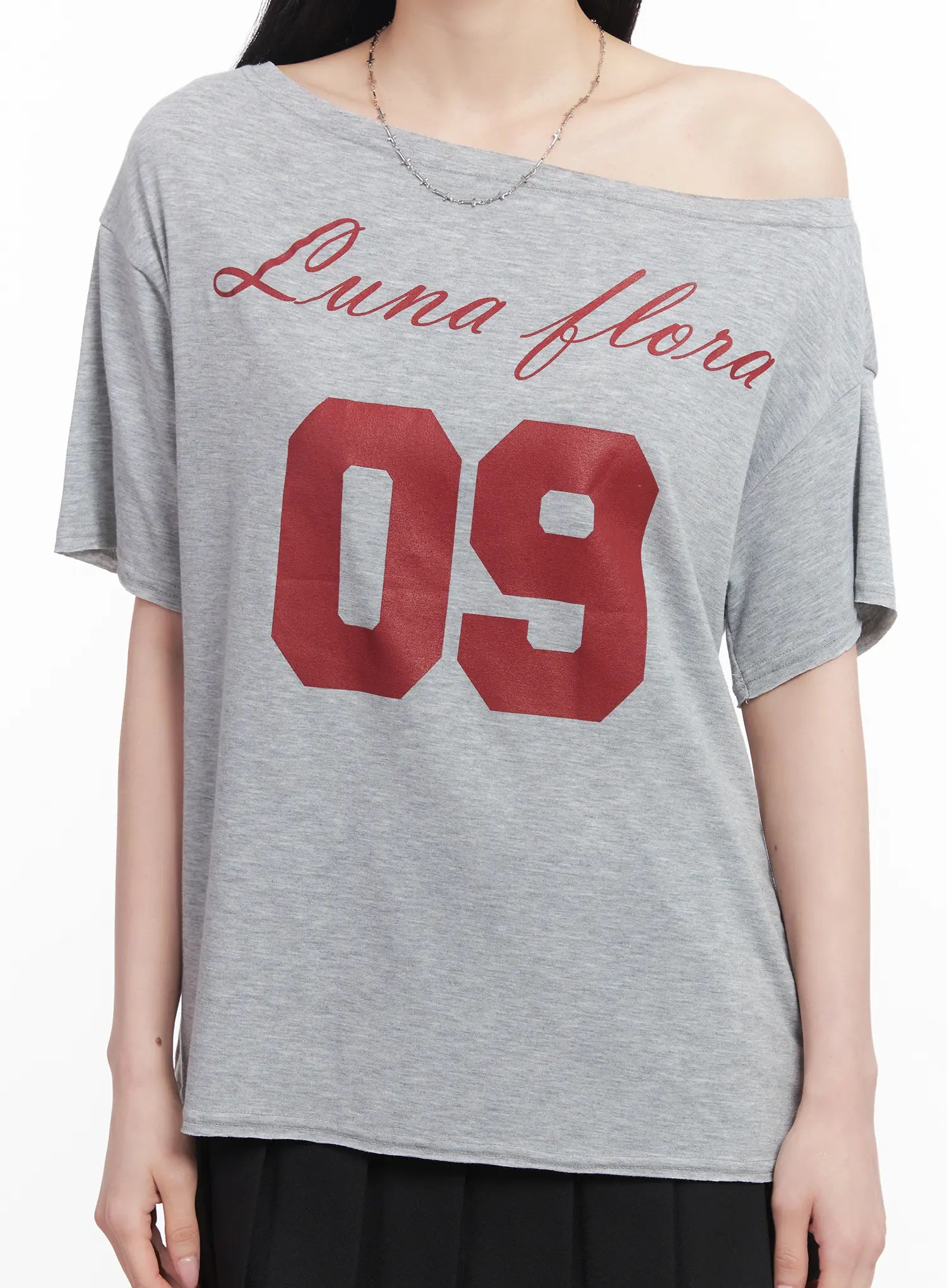 Loose-Fit One-Shoulder Graphic Tee CU511