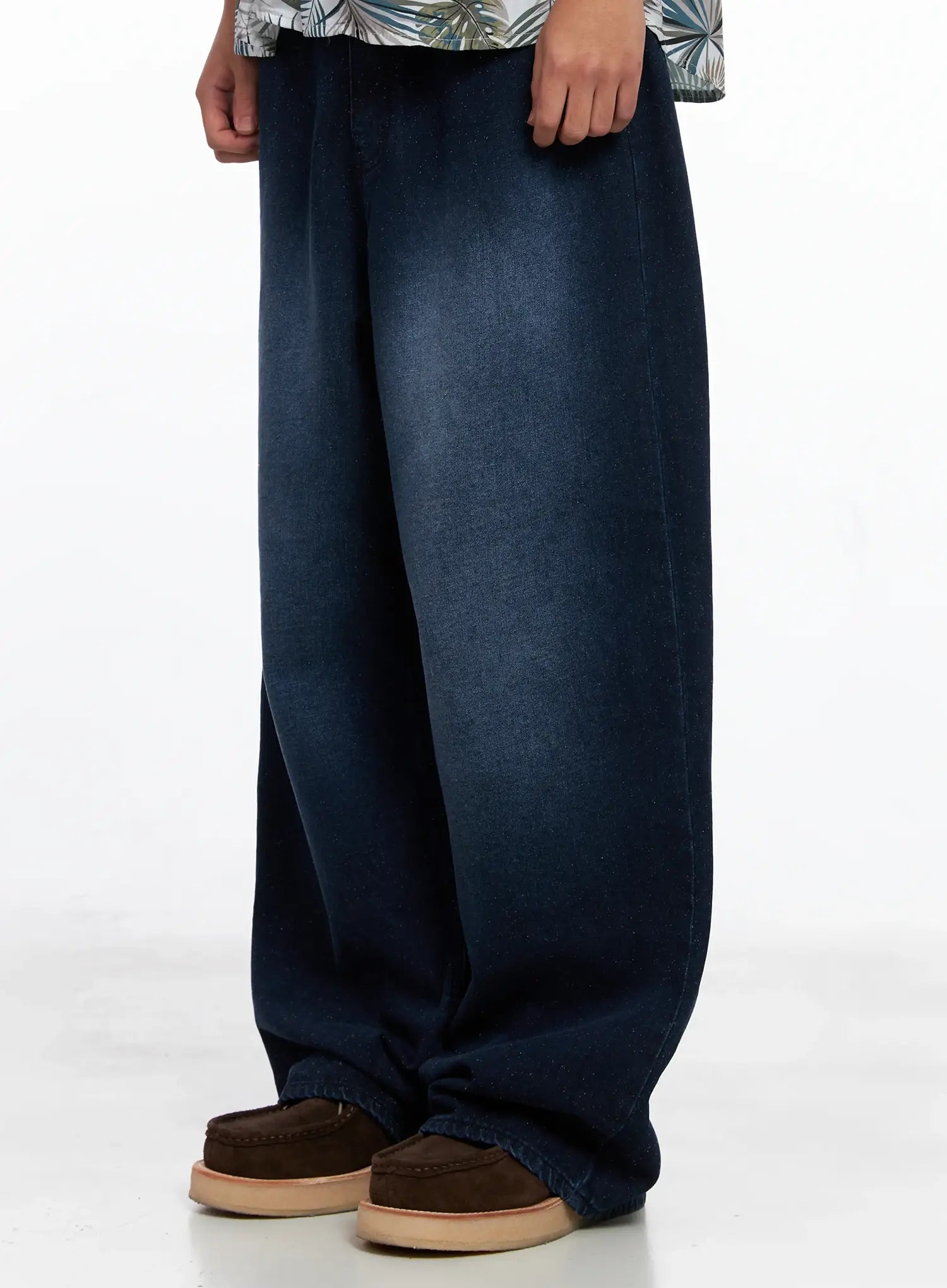 Men's Snowflake Print Wide Jeans IS510